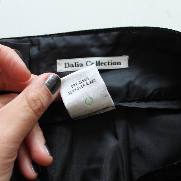 Dalia Collection | Gorgeous Black Velvet Skirt Size 8 | Excellent Condition - Picture 13 of 16